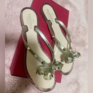 Rockstud Jelly Thong
VALENTINO GARAVANI